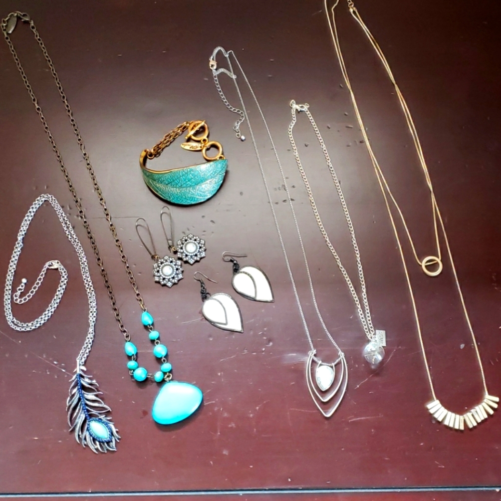 Fun jewelry lot